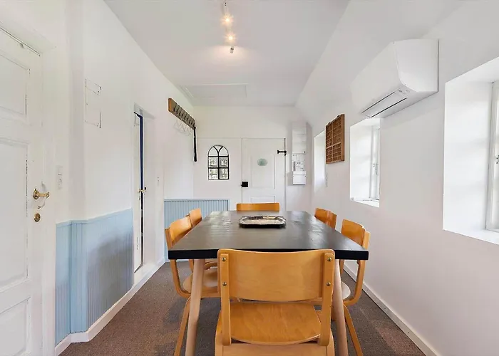 Ae304-aeroskobing-stokkeby-hovedgade-18 بيت للعطل