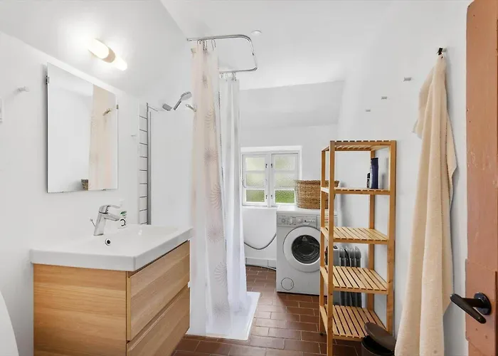 Ae304-aeroskobing-stokkeby-hovedgade-18 بيت للعطل